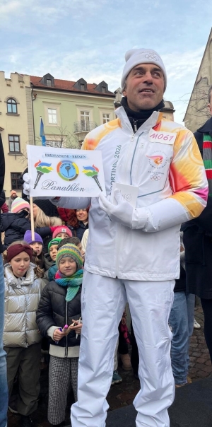 Kristian Ghedina protagonista come tedoforo d'eccezione a Bressanone