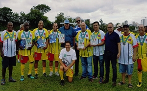 P.C. Sorocaba - 11º Futebola de ouro realizou jogo, homenagens e divulgou as Cartas do Panathlon e o Jogo Limpo